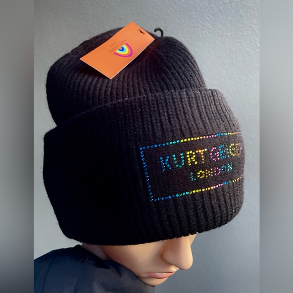 Kurt Geiger Women Black Beanie.
NWT - Picture 14 of 17